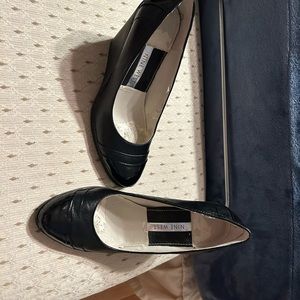 Nine West dressy patent leather wedge heel. Size 9. Only worn a few times.